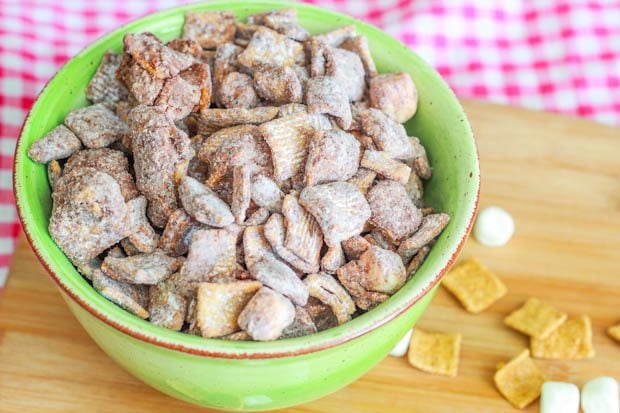 s'mores puppy chow in a green bowl