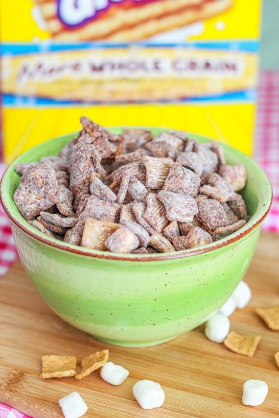 s'mores puppy chow in a green bowl